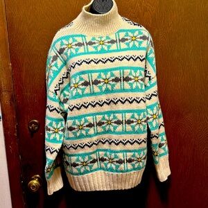 American Eagle aquarium ,grey,yellow andd cream